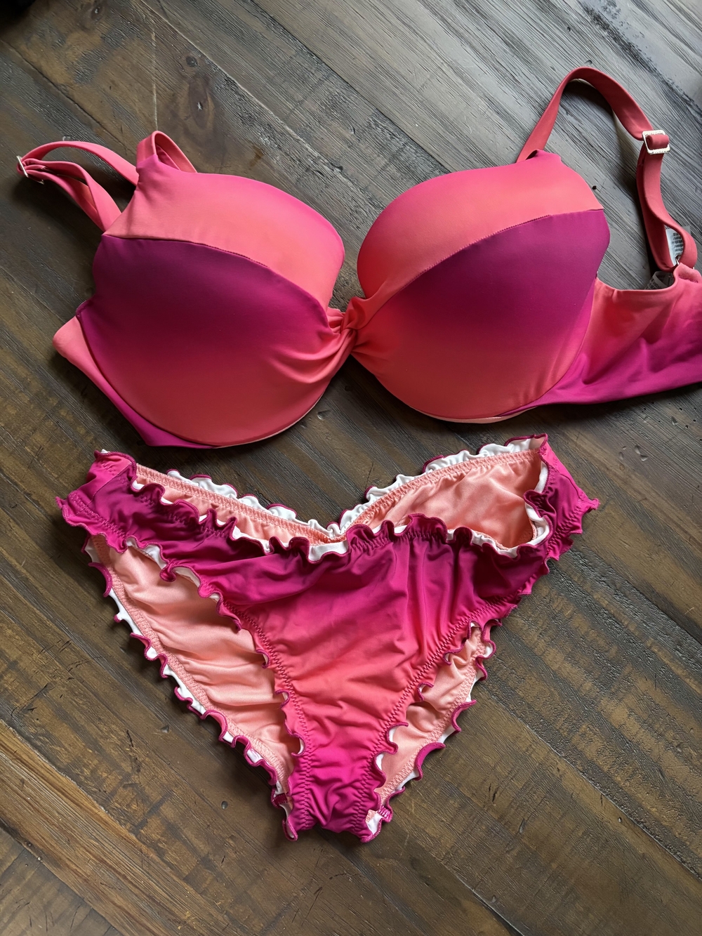 Victoria Secret 34dd Bikini And Small Bottoms